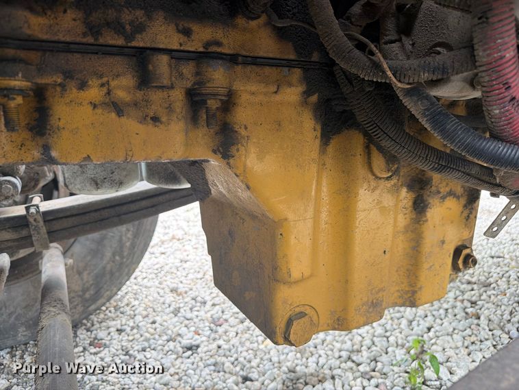 image for item DV7321 2009 Peterbilt 365 dump truck