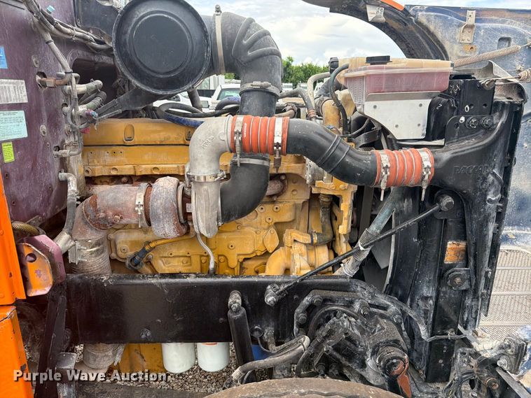 image for item DV7321 2009 Peterbilt 365 dump truck