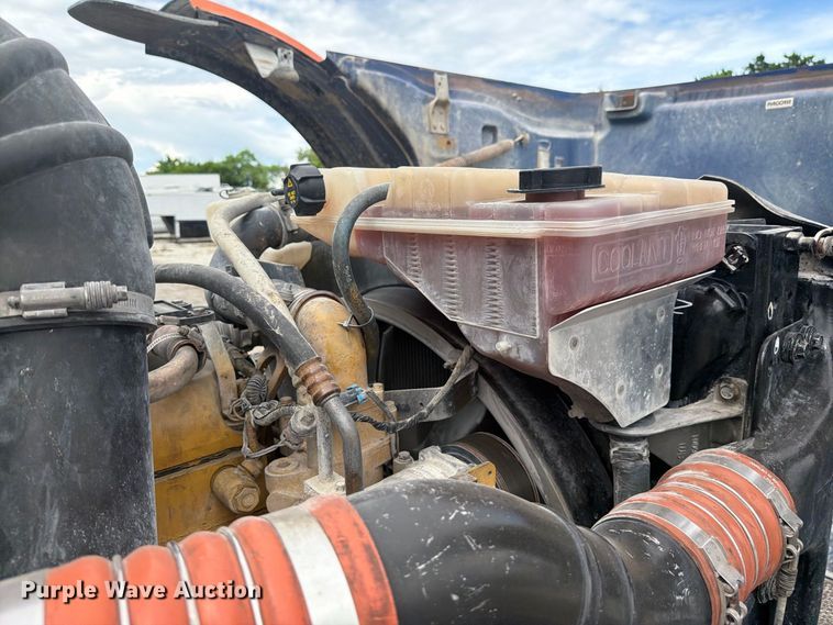 image for item DV7321 2009 Peterbilt 365 dump truck