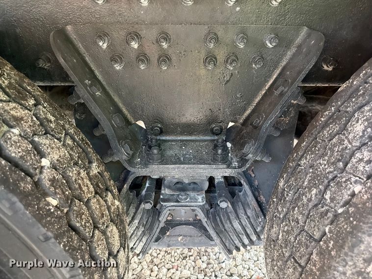 image for item DV7321 2009 Peterbilt 365 dump truck
