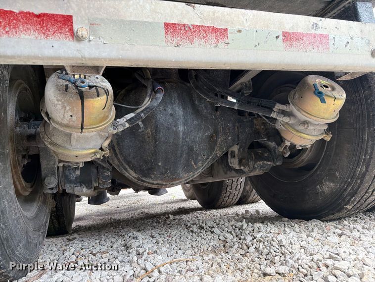 image for item DV7321 2009 Peterbilt 365 dump truck
