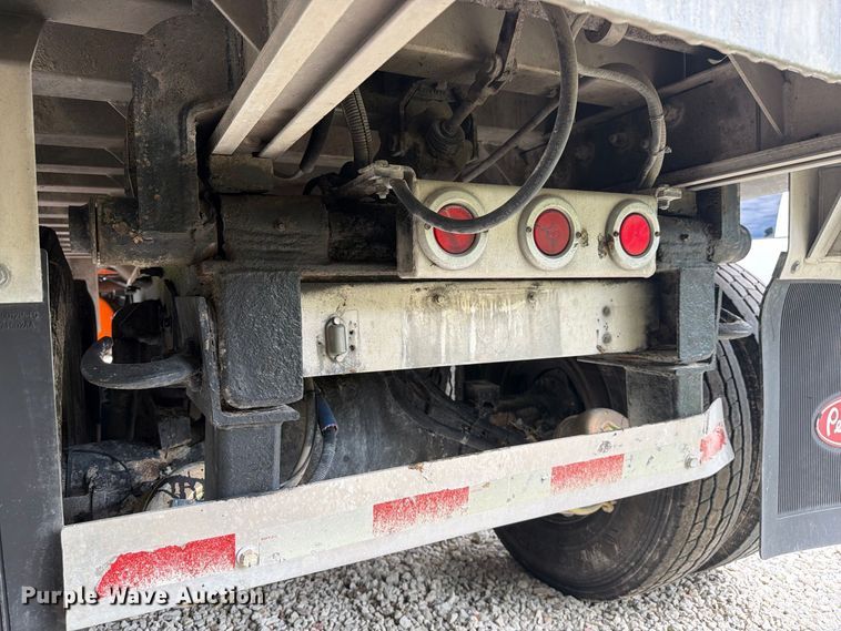 image for item DV7321 2009 Peterbilt 365 dump truck