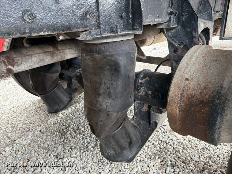 image for item DV7321 2009 Peterbilt 365 dump truck