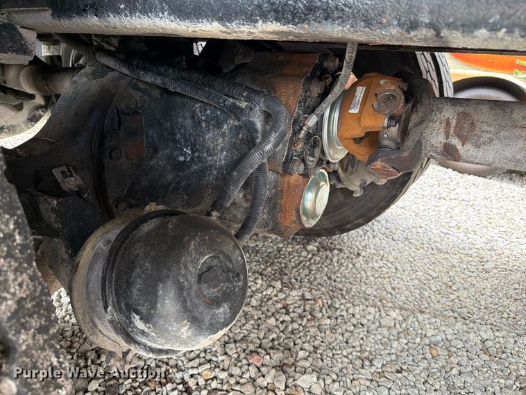 image for item DV7321 2009 Peterbilt 365 dump truck