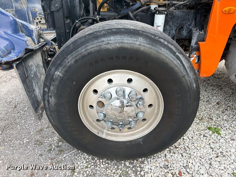 image for item DV7321 2009 Peterbilt 365 dump truck