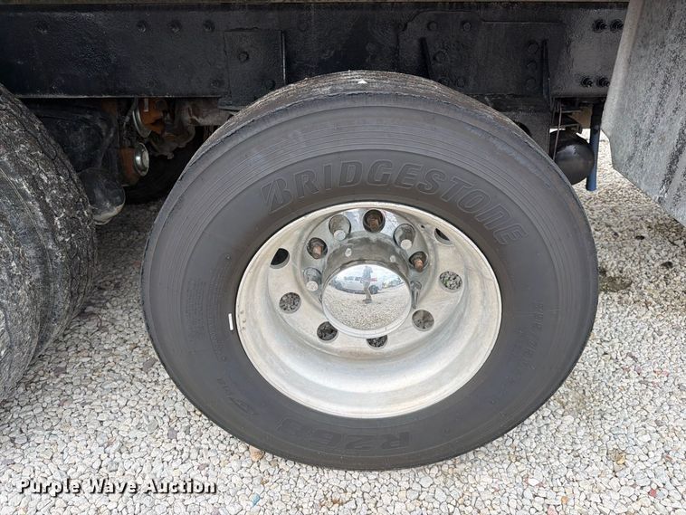 image for item DV7321 2009 Peterbilt 365 dump truck