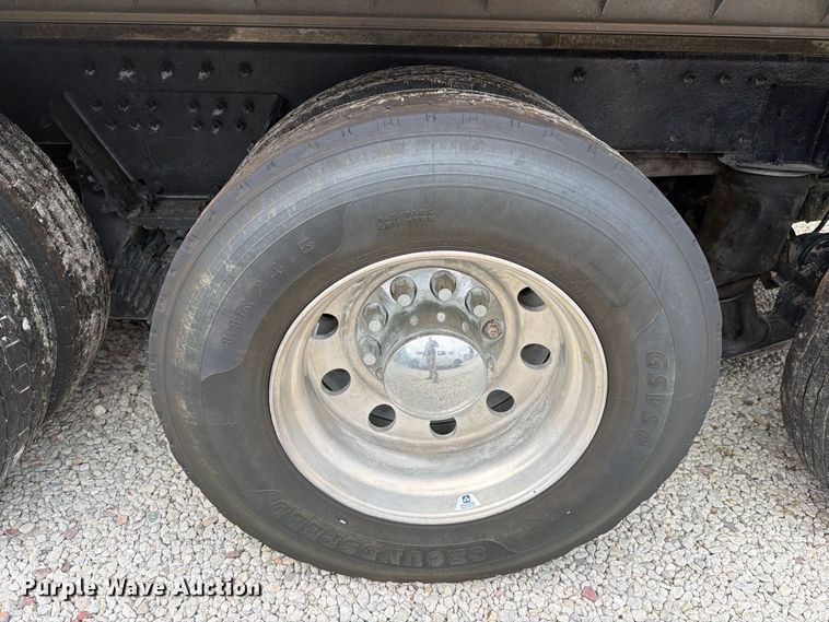image for item DV7321 2009 Peterbilt 365 dump truck