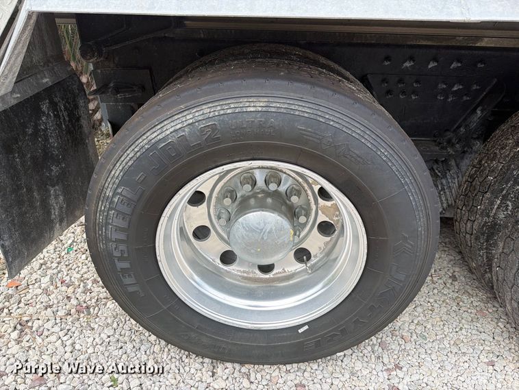 image for item DV7321 2009 Peterbilt 365 dump truck