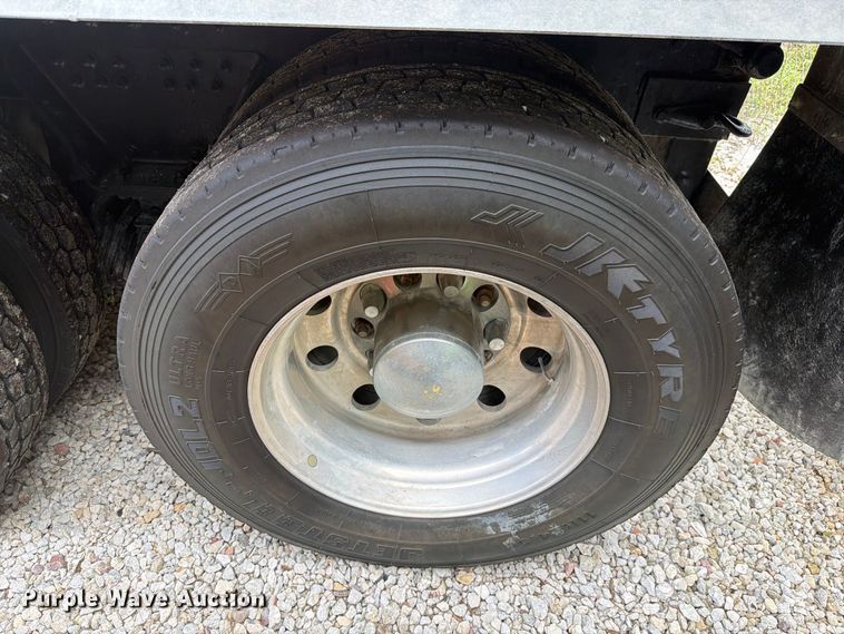 image for item DV7321 2009 Peterbilt 365 dump truck