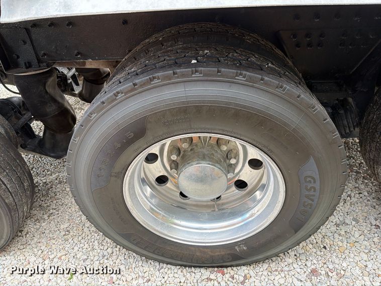 image for item DV7321 2009 Peterbilt 365 dump truck