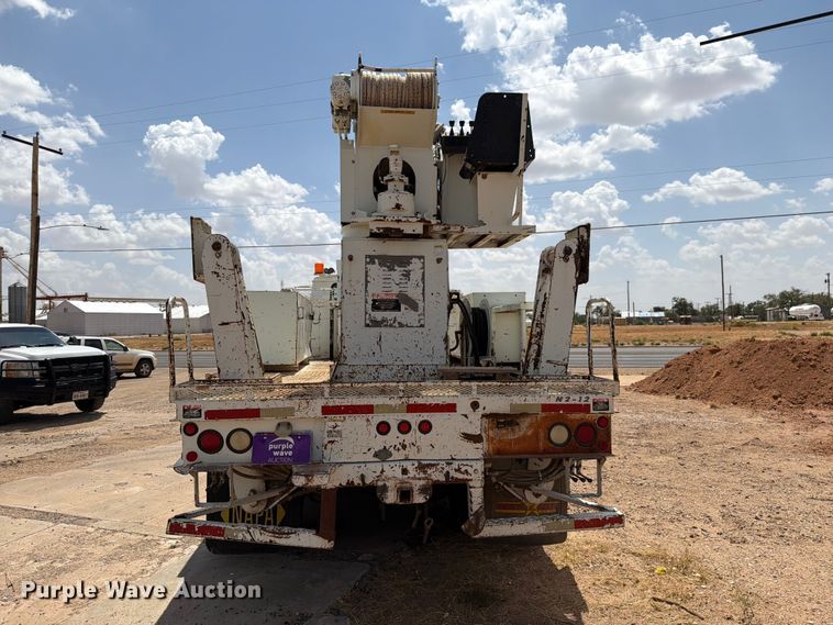 image for item DV8605 1995 International F4900 digger derrick truck