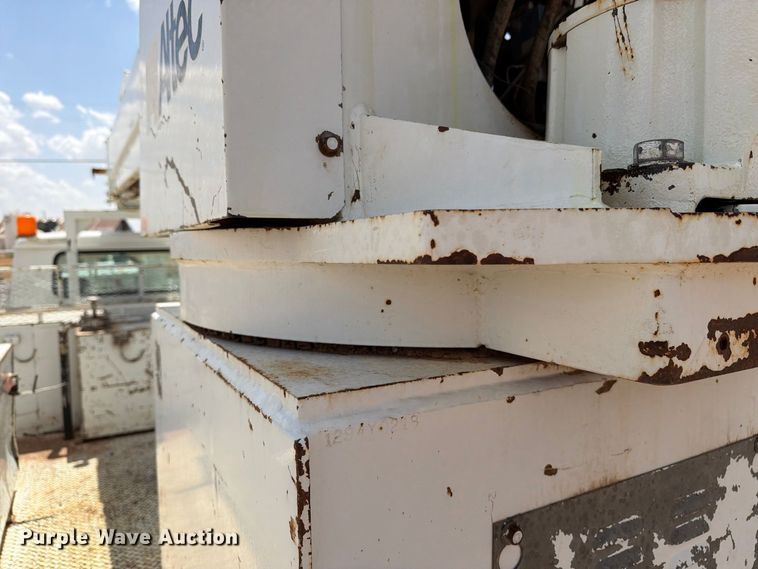 image for item DV8605 1995 International F4900 digger derrick truck