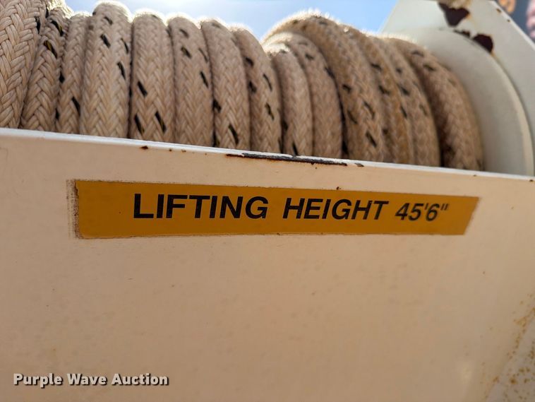 image for item DV8605 1995 International F4900 digger derrick truck