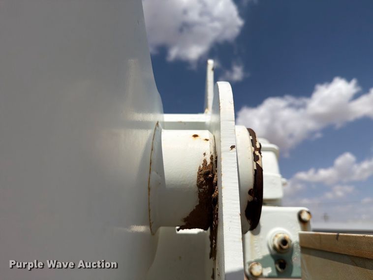 image for item DV8605 1995 International F4900 digger derrick truck