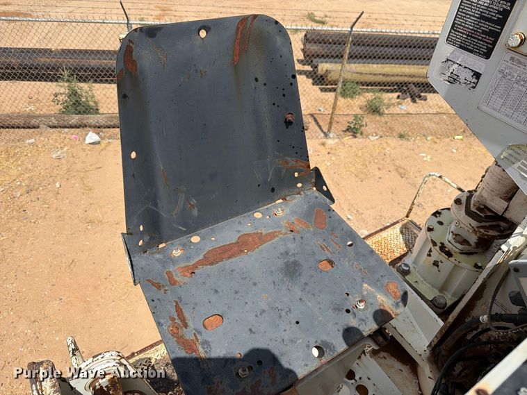 image for item DV8605 1995 International F4900 digger derrick truck