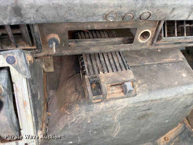 image for item DV8605 1995 International F4900 digger derrick truck