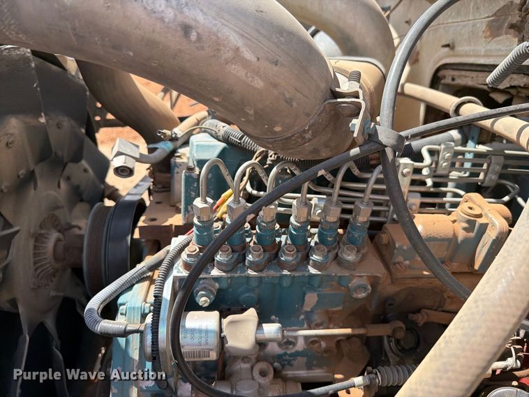 image for item DV8605 1995 International F4900 digger derrick truck