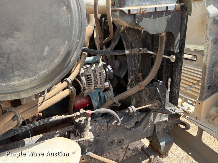 image for item DV8605 1995 International F4900 digger derrick truck