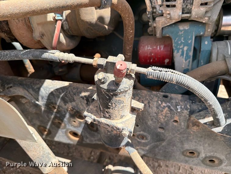 image for item DV8605 1995 International F4900 digger derrick truck