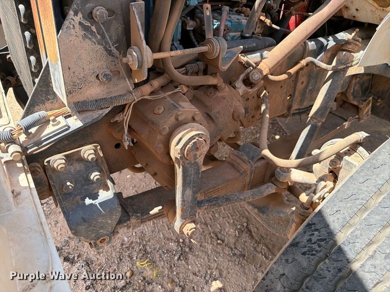 image for item DV8605 1995 International F4900 digger derrick truck
