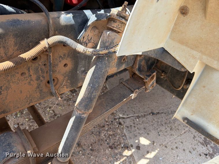 image for item DV8605 1995 International F4900 digger derrick truck