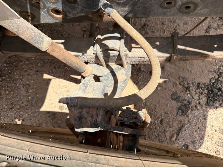image for item DV8605 1995 International F4900 digger derrick truck
