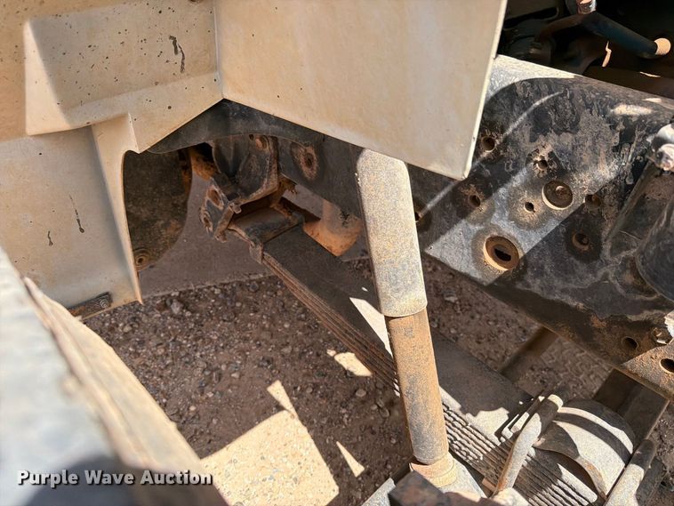 image for item DV8605 1995 International F4900 digger derrick truck