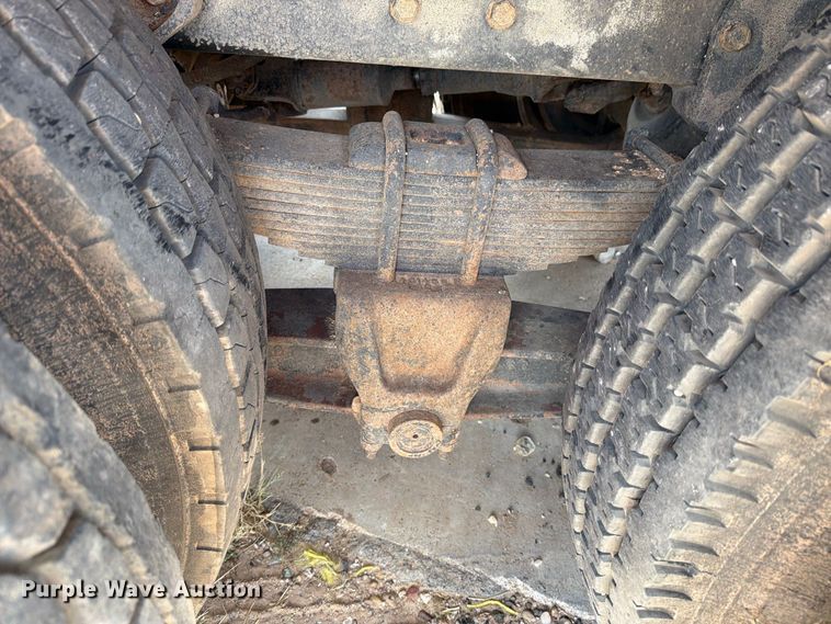 image for item DV8605 1995 International F4900 digger derrick truck