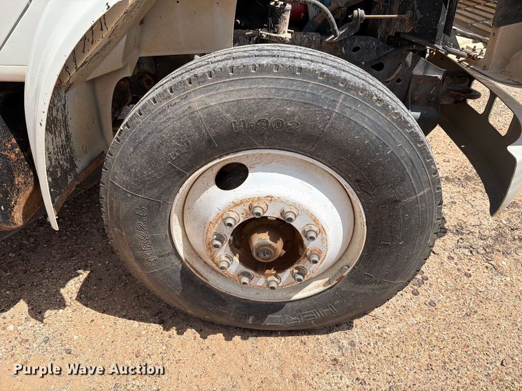 image for item DV8605 1995 International F4900 digger derrick truck