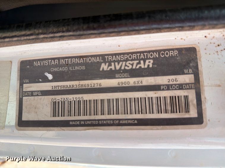 image for item DV8605 1995 International F4900 digger derrick truck
