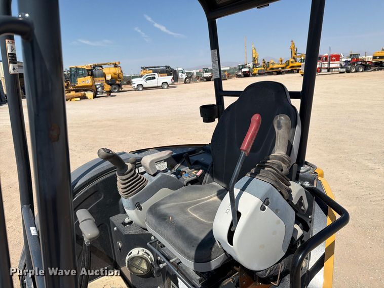 image for item DV8626 2020 John Deere 26G mini excavator
