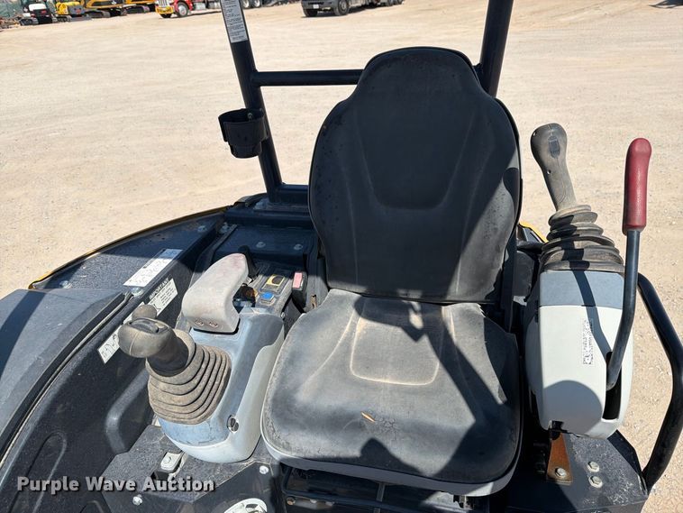 image for item DV8626 2020 John Deere 26G mini excavator