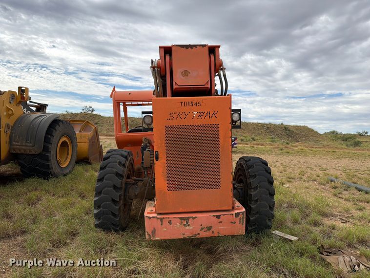 image for item DV8633 2011 JLG 10042 telehandler