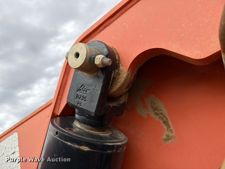 image for item DV8633 2011 JLG 10042 telehandler