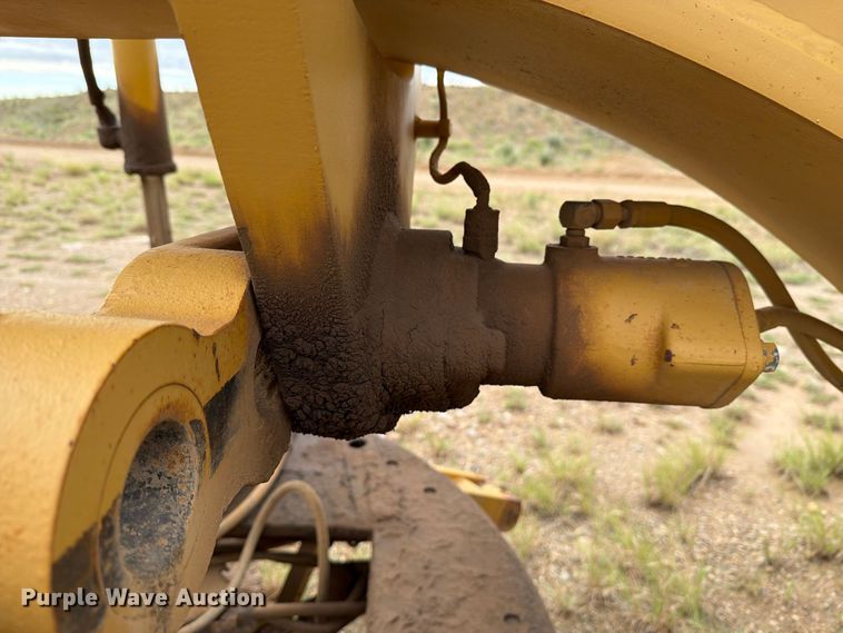 image for item DV8636 1996 Caterpillar 140H motor grader