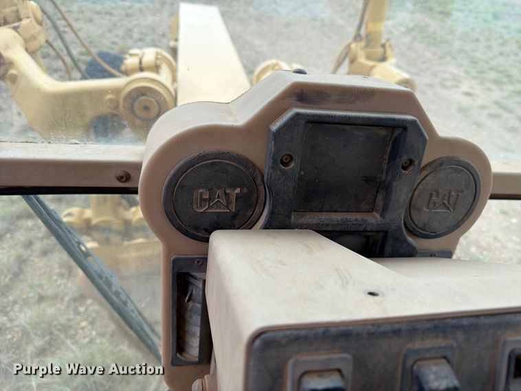 image for item DV8636 1996 Caterpillar 140H motor grader