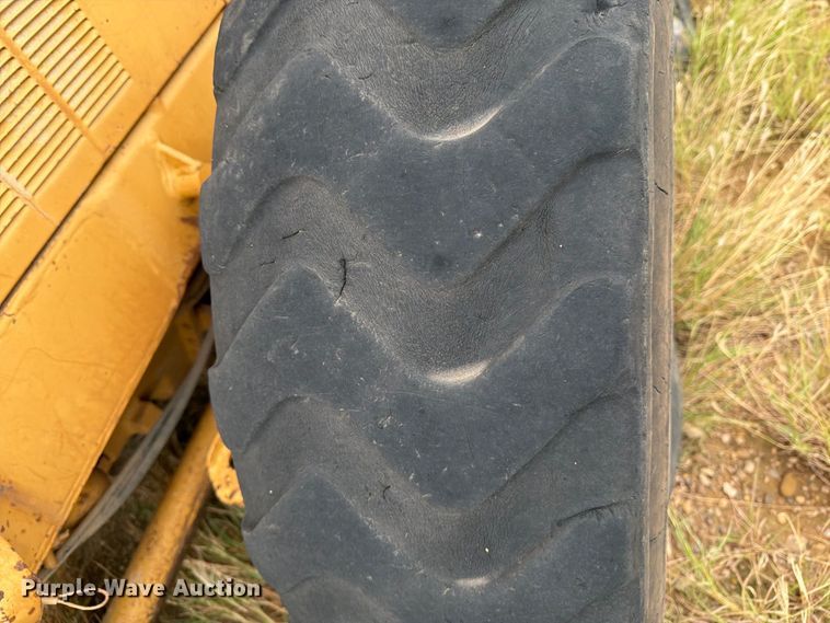 image for item DV8636 1996 Caterpillar 140H motor grader
