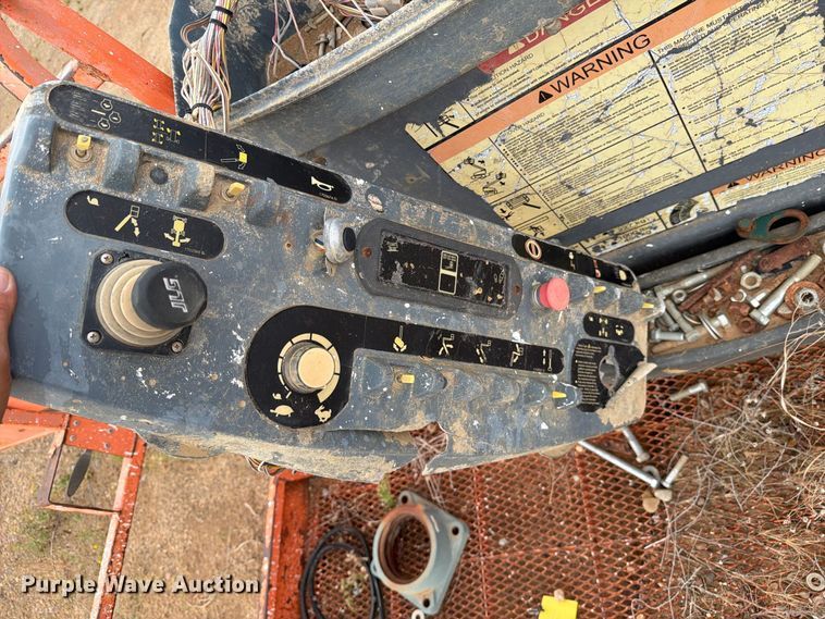 image for item DV8639 2012 JLG 600S boom lift
