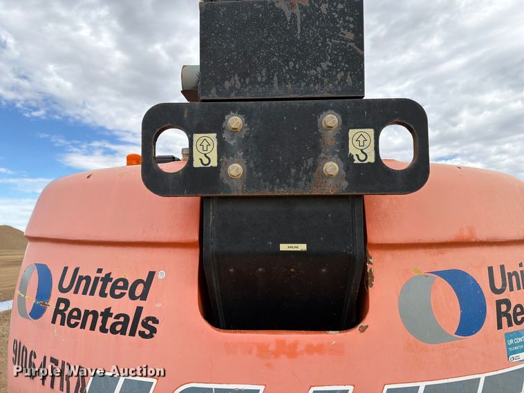 image for item DV8639 2012 JLG 600S boom lift