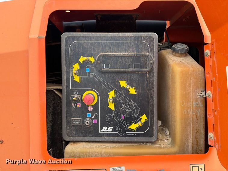 image for item DV8639 2012 JLG 600S boom lift