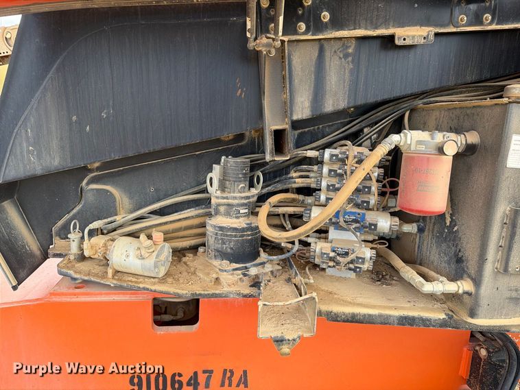 image for item DV8639 2012 JLG 600S boom lift