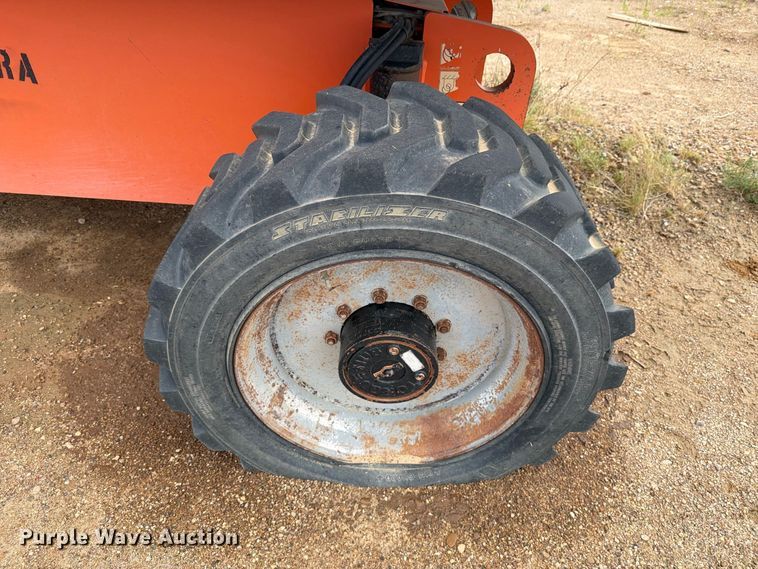 image for item DV8639 2012 JLG 600S boom lift
