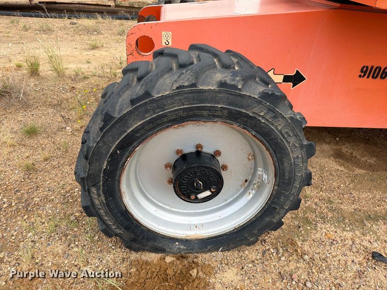 image for item DV8639 2012 JLG 600S boom lift