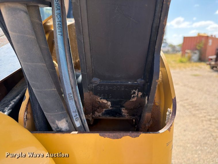 image for item DV8661 2011 Caterpillar 289C tracked skid steer loader