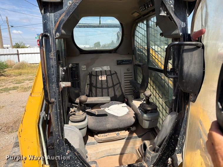 image for item DV8661 2011 Caterpillar 289C tracked skid steer loader