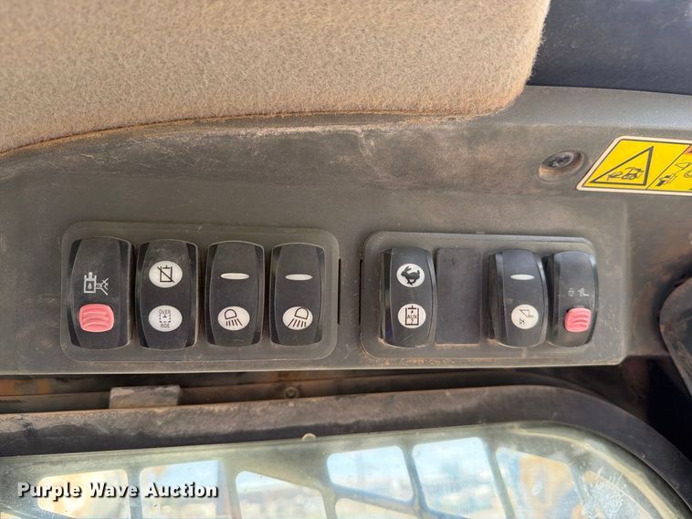 image for item DV8661 2011 Caterpillar 289C tracked skid steer loader