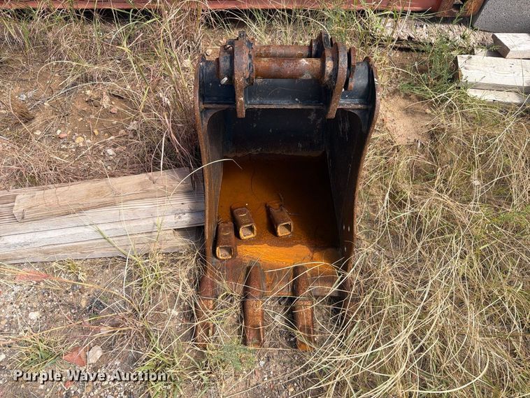 image for item DV8662 2013 Caterpillar 303.5E mini excavator