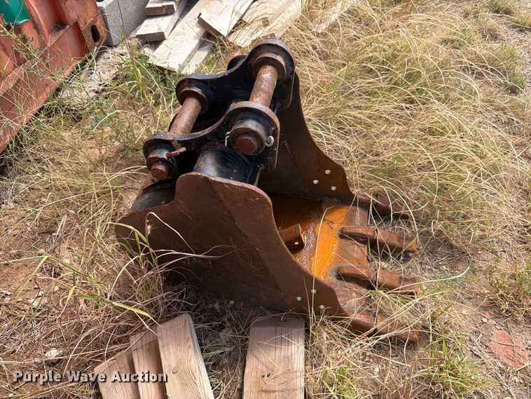 image for item DV8662 2013 Caterpillar 303.5E mini excavator