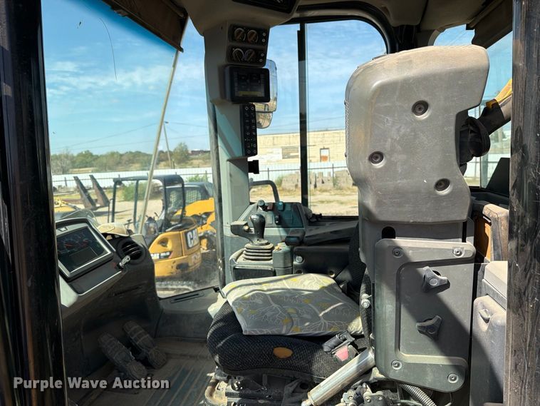 image for item DV8663 2015 Caterpillar 966M wheel loader