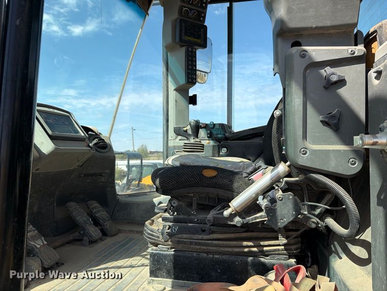 image for item DV8663 2015 Caterpillar 966M wheel loader